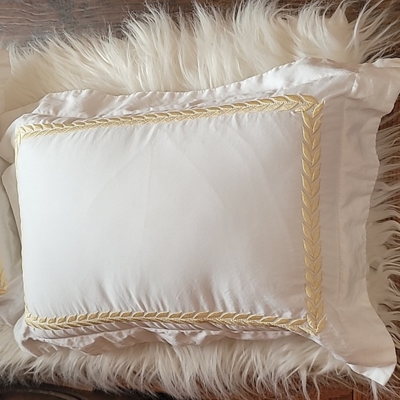 Gold Leaves Embroidery Design Pillow Set decorative throw pillows 20"×14" aprox. - Picture 5 of 16